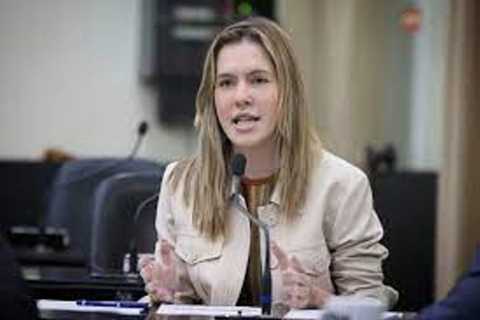 Março Lilás: deputada Cibele Moura apresenta pacote de projetos voltados à proteção das mulheres vítimas de violência
