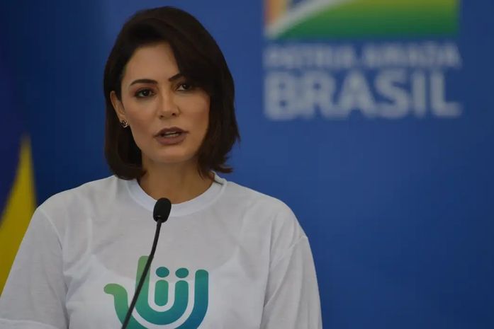 Michelle reage à prisão de Bolsonaro com versos bíblicos e desabafo
