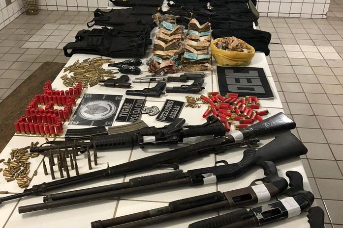 Confira imagens do material apreendido com os suspeitos mortos em confronto no Sertão