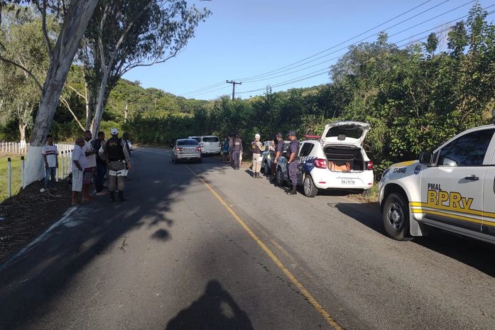 Colisão envolvendo dois carros e uma moto deixa dois feridos em Passo do Camaragibe