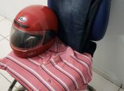 Os policiais também apreenderam roupas e capacete usados pelo acusado em um dos assaltos