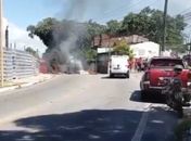 Moradores protestam contra falta de água e fecham trecho da Ladeira do Calmon
