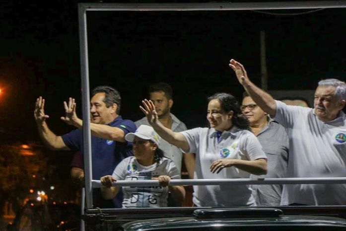 Fabiana recebe apoio positivo da população em carreata nas ruas de Arapiraca