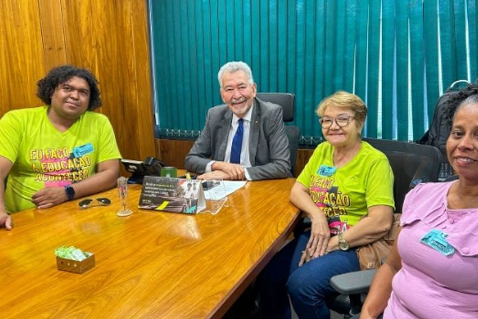 Em Brasília, Paulão recebe representantes do Sinteal