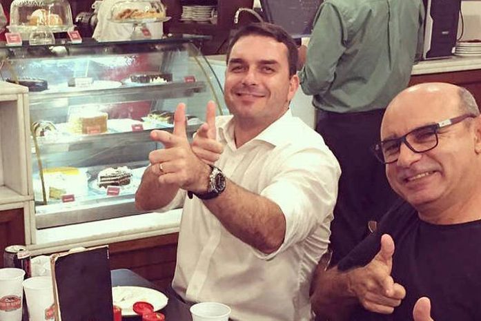 Flávio Bolsonaro e seu ex-assessor Fabrício Queiroz.
