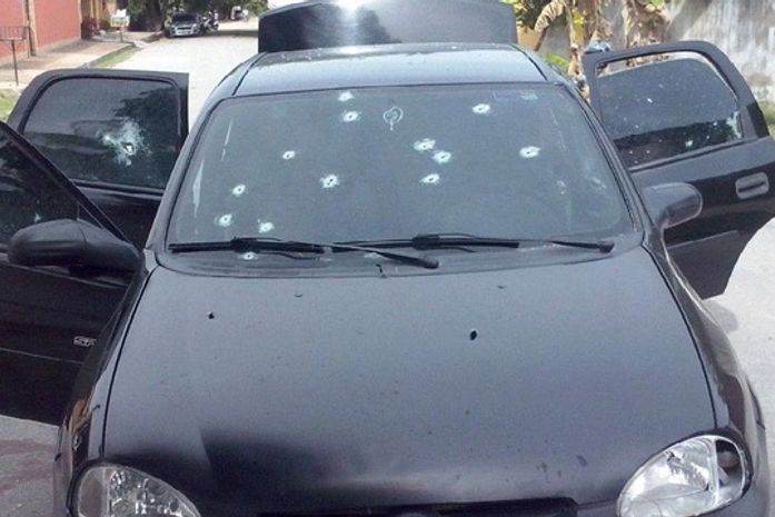 Veículo usado por suspeitos de assalto