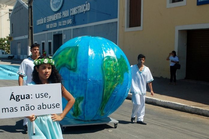 Estudantes alertam sobre o uso da água