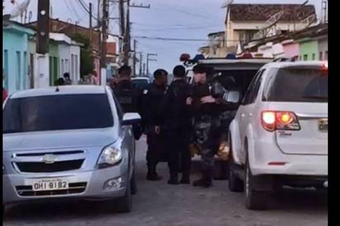 Mulher é suspeita de troca de votos por cestas básicas