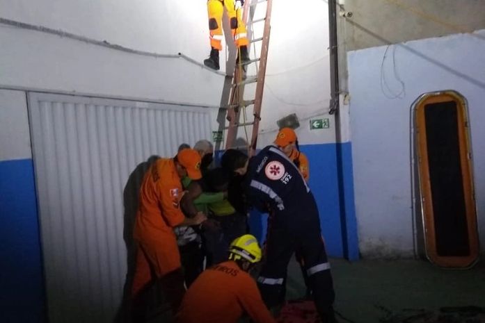 Após sofrer choque elétrico, homem é resgatado de telhado em Alagoas