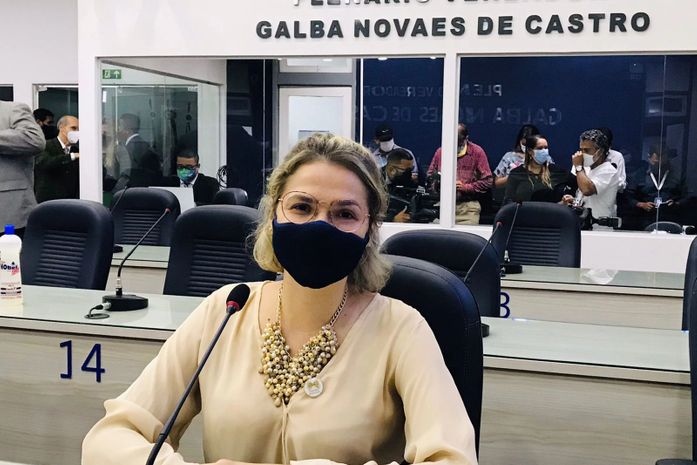 Gaby Ronalsa protocola PL “Programa Viver” em defesa da vida