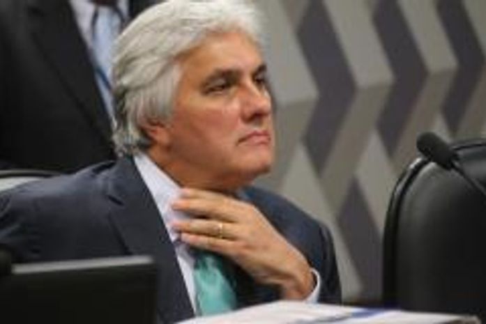 Procurador pede a suspensão dos benefícios concedidos a Delcídio do Amaral