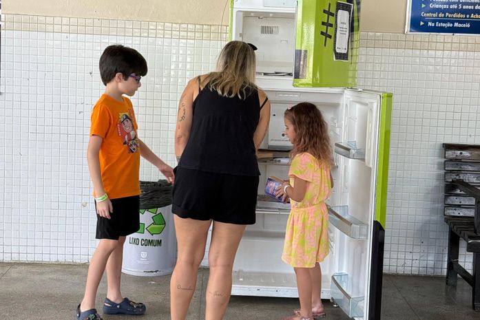 Geladeira Literária da CBTU necessita de doação de livros