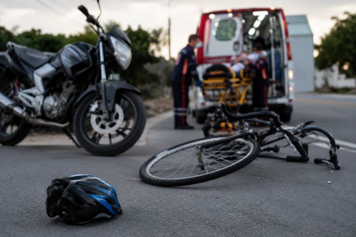 Motociclista com sinais de embriaguez atropela ciclista de 15 anos e é preso em Maceió