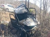 Veículo cai em ribanceira após motorista perder o controle do veículo em Água Branca