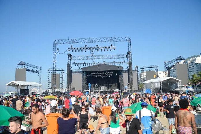 Fãs já se aglomeram em frente a palco da Madonna no Rio; Veja horário do show