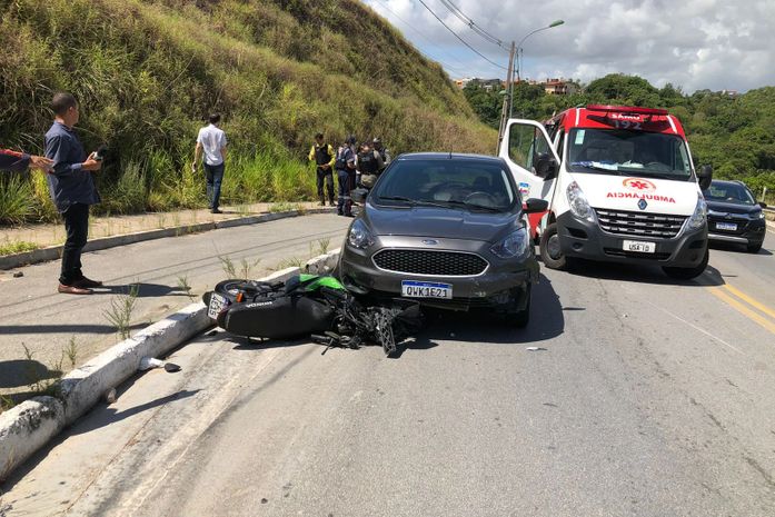 Motociclista morre após colisão com carro na Av. Pierre Chalita