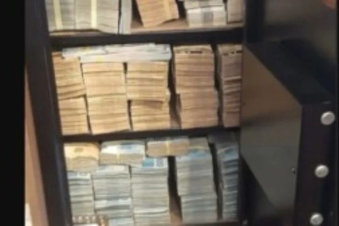 Cofre encontrado durante Operação Hefesto