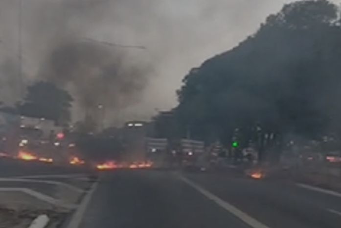 Protesto na Avenida Durval de Góes Monteiro