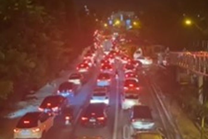 Motoristas por aplicativo bloqueiam trânsito na parte alta de Maceió em protesto contra a morte de colega