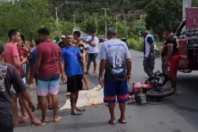 Adolescente de 16 anos cai de moto durante ultrapassagem e morre atropelado por carreta em Coruripe