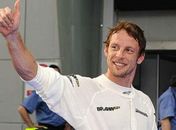 Vídeos: Jenson Button vence corrida interrompida na Malásia