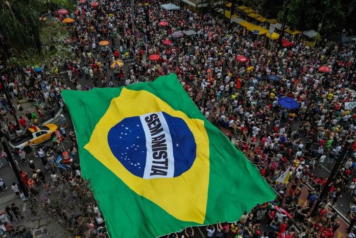 Protesto nas ruas e patifaria na política