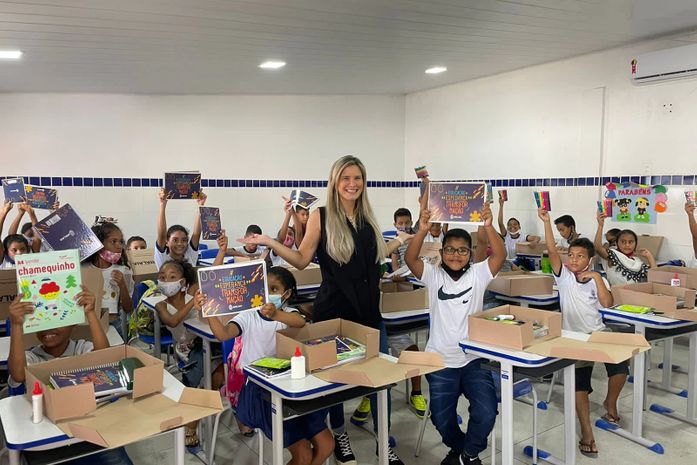 Prefeitura de Atalaia inicia entrega dos kits escolares para quase 10 mil alunos