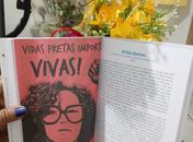 Pelas mãos da design, Amanda Sousa e da professora Adriana Capretz, esta ativista  é oficialmente, uma Sereia Alagoana. Brinque com o poder!