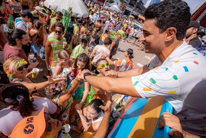 JHC prestigia Pinto da Madrugada, exalta encontro de gerações e força cultural no maior bloco à beira-mar do Brasil