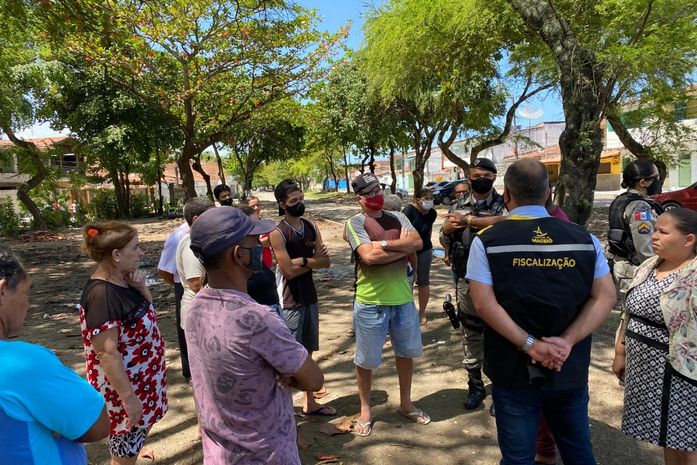 Convívio Social recebe denúncia e paralisa obra irregular em praça da capital