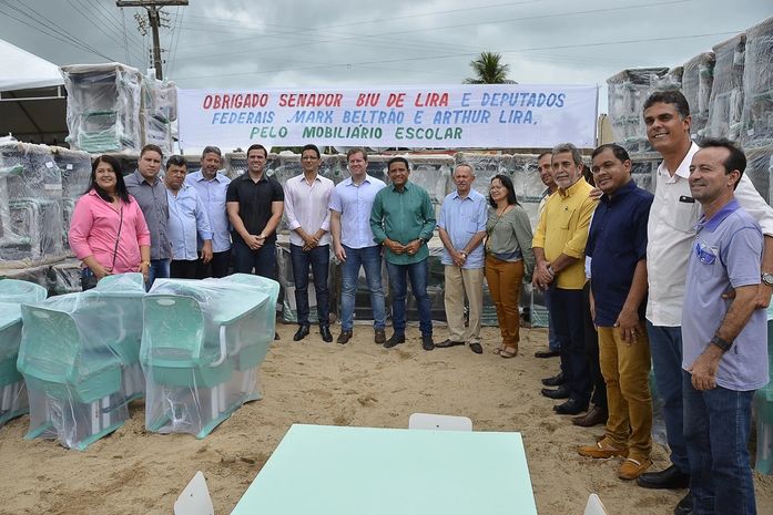 Prefeito, senador e deputados federais inauguram obras, em Palmeira dos Índios