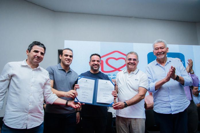 Dantas autoriza construção de 3 universidades, anuncia concurso para a UNEALe bolsas estudantis