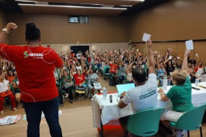 Professores da rede estadual anunciam paralisação de 24h por reajuste salarial 