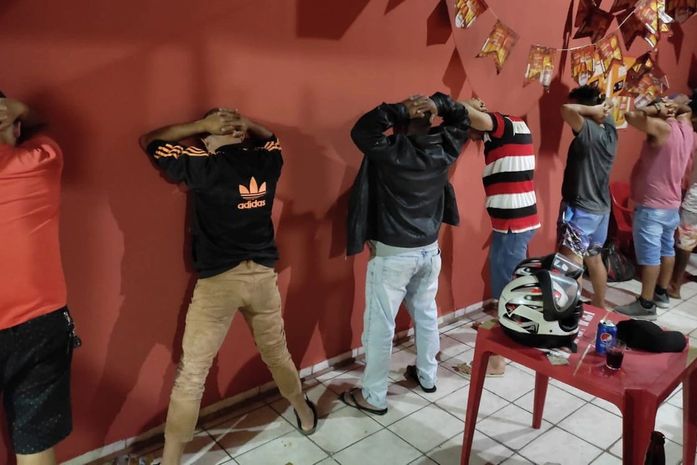 Bar gera aglomeração e é fechado pela policia em Arapiraca