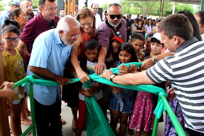 Prefeito Padre Eraldo entrega escola Eliseu Norberto totalmente reformada
