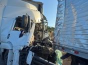 Motorista de caminhão morre em engavetamento envolvendo outros quatro veículo na BR-101 