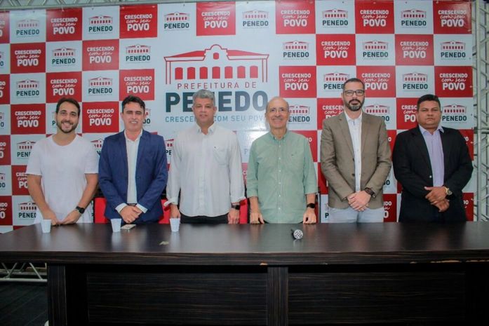 Prefeito Ronaldo Lopes efetiva Secretário de Educação e empossa novos gestores nas pastas de Meio Ambiente e Planejamento