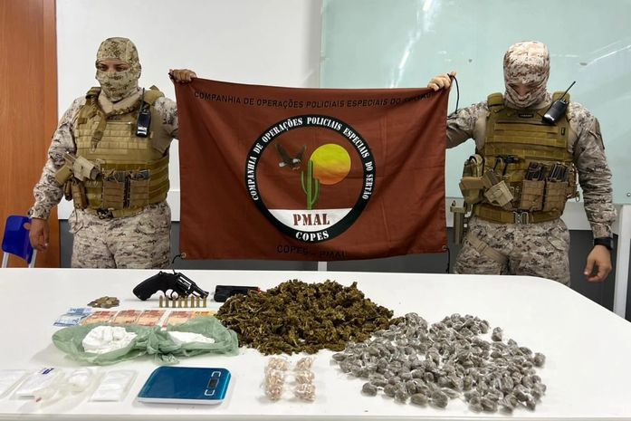 PM prende dupla com arma e drogas durante operação em Olivença
