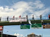 Manifestação na Fernandes Lima: “Fora Bolsonaro: suas mãos estão sujas de sangue”