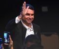 Flávio Bolsonaro deixa o Brasil e viaja aos EUA
