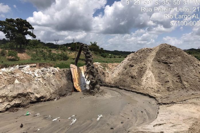 Empreendimento funcionava sem licenciamento ambiental e comprometia Rio Mundaú.