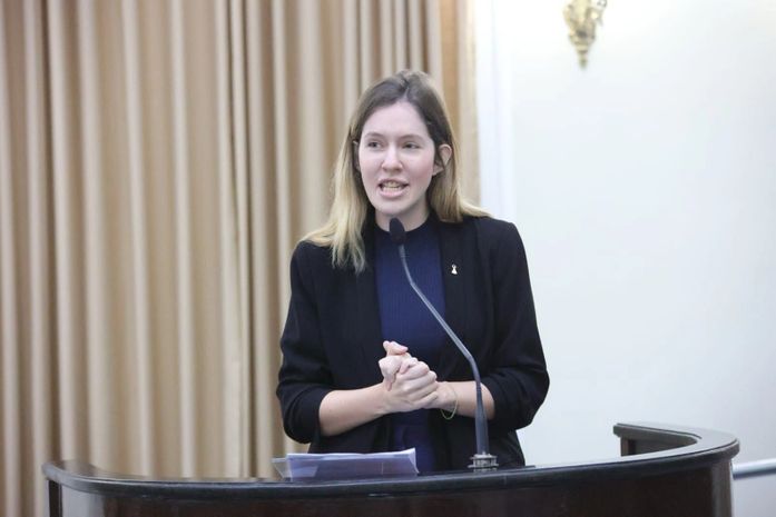 Cibele Moura celebra homenagem do Pinto da Madrugada a Kara Véia e reforça projeto que reconhece obra do artista como patrimônio imaterial