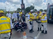 Colisão entre motocicleta e carro deixa uma pessoa ferida