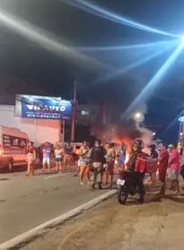 Moradores da Grota da Freira bloqueiam trecho da Av. Gustavo Paiva em protesto contra a falta de água
