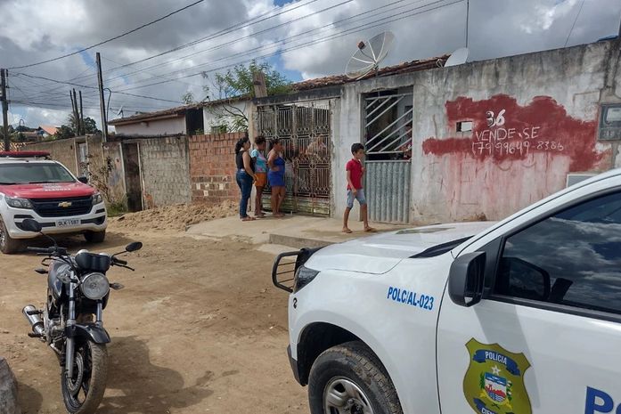 Mulher morre após sofrer descarga elétrica na porta de residência em Arapiraca