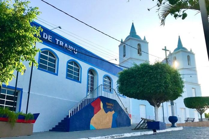 Com parcela do 13º antecipada para comissionados e contratados, Prefeitura de Traipu paga servidores nesta quinta (1); segunda parcela de reajuste de professores é antecipada