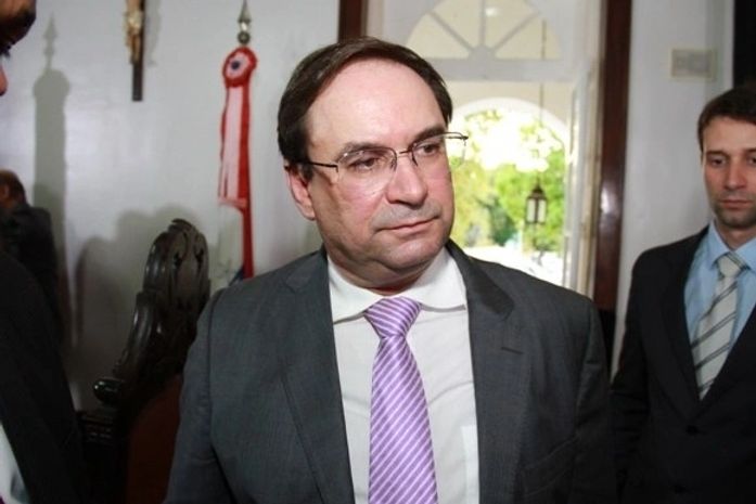 Luciano Barbosa assume governo do Estado por 11 dias