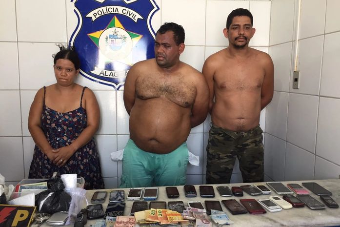 Suspeitos de venda de cocaína são presos