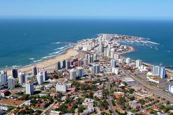 Mãe e filha morrem após caírem de prédio