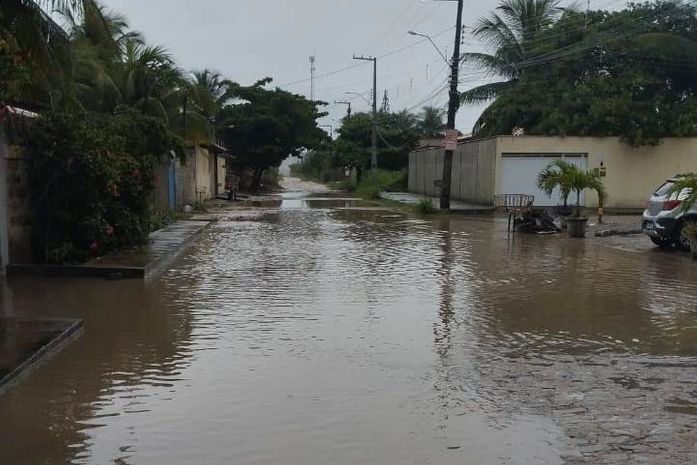 Inundação em rua residencial, em Marechal Deodoro 